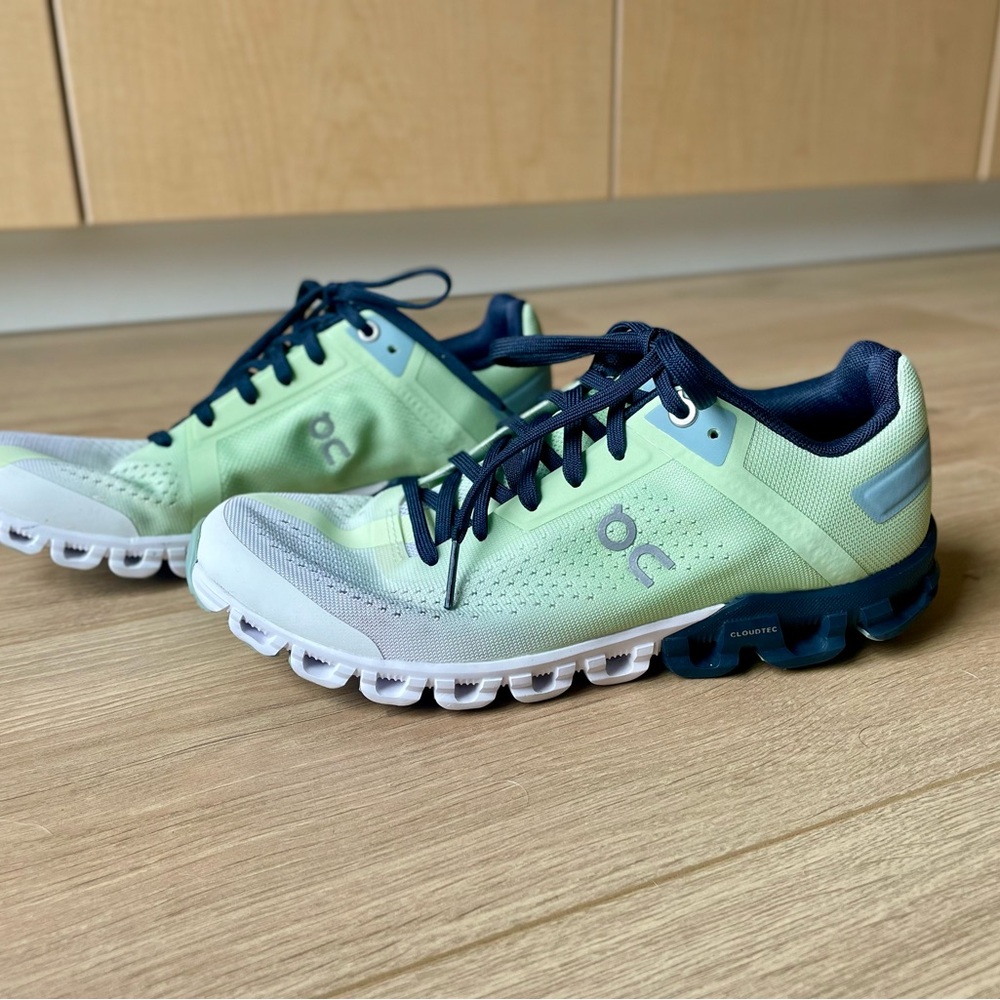 On Cloudflow Running Shoes Meadow White